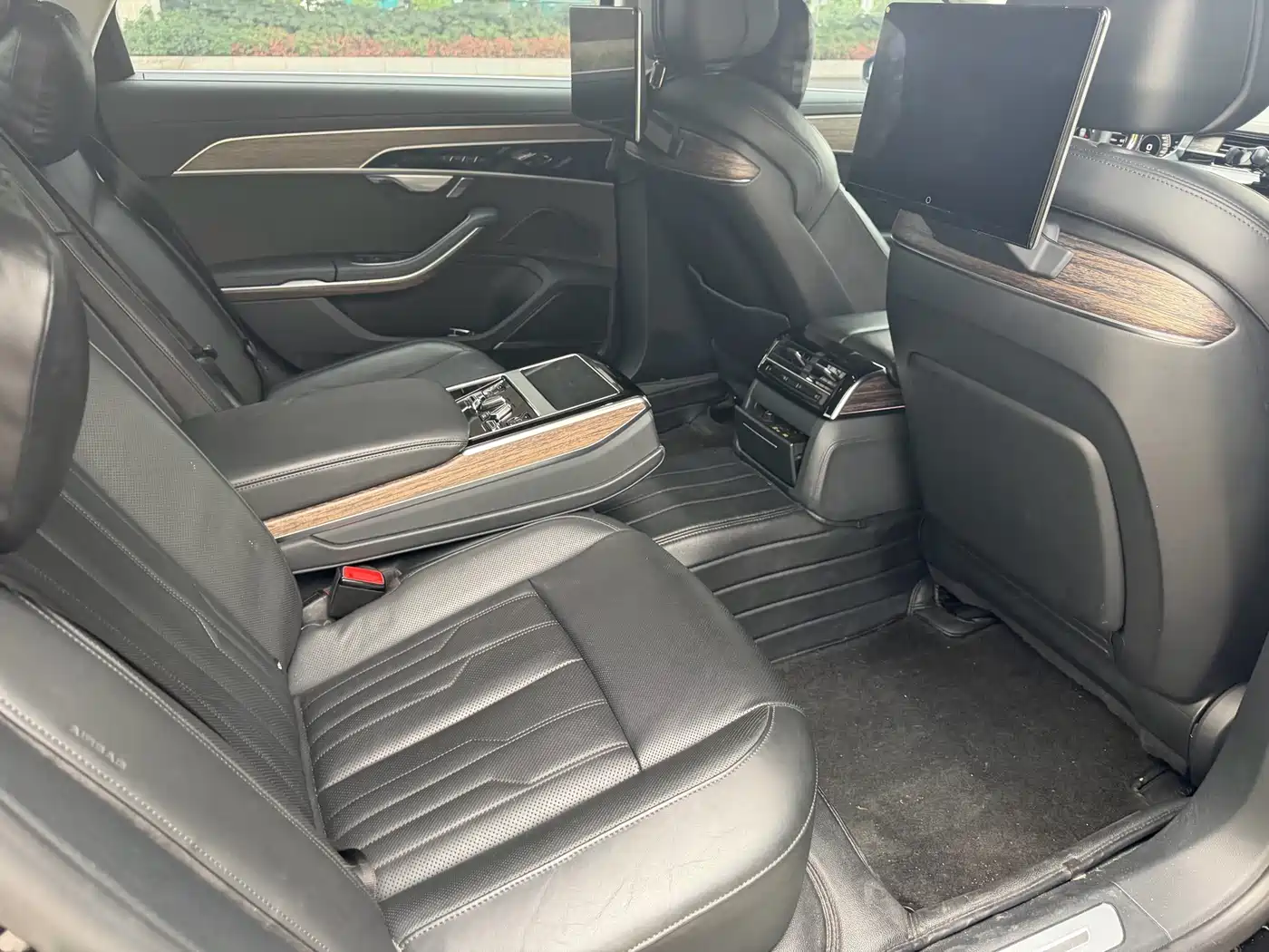 Фото 9 - Audi A8