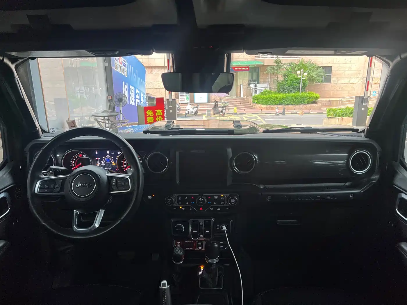 Photo 13 - Jeep Wrangler