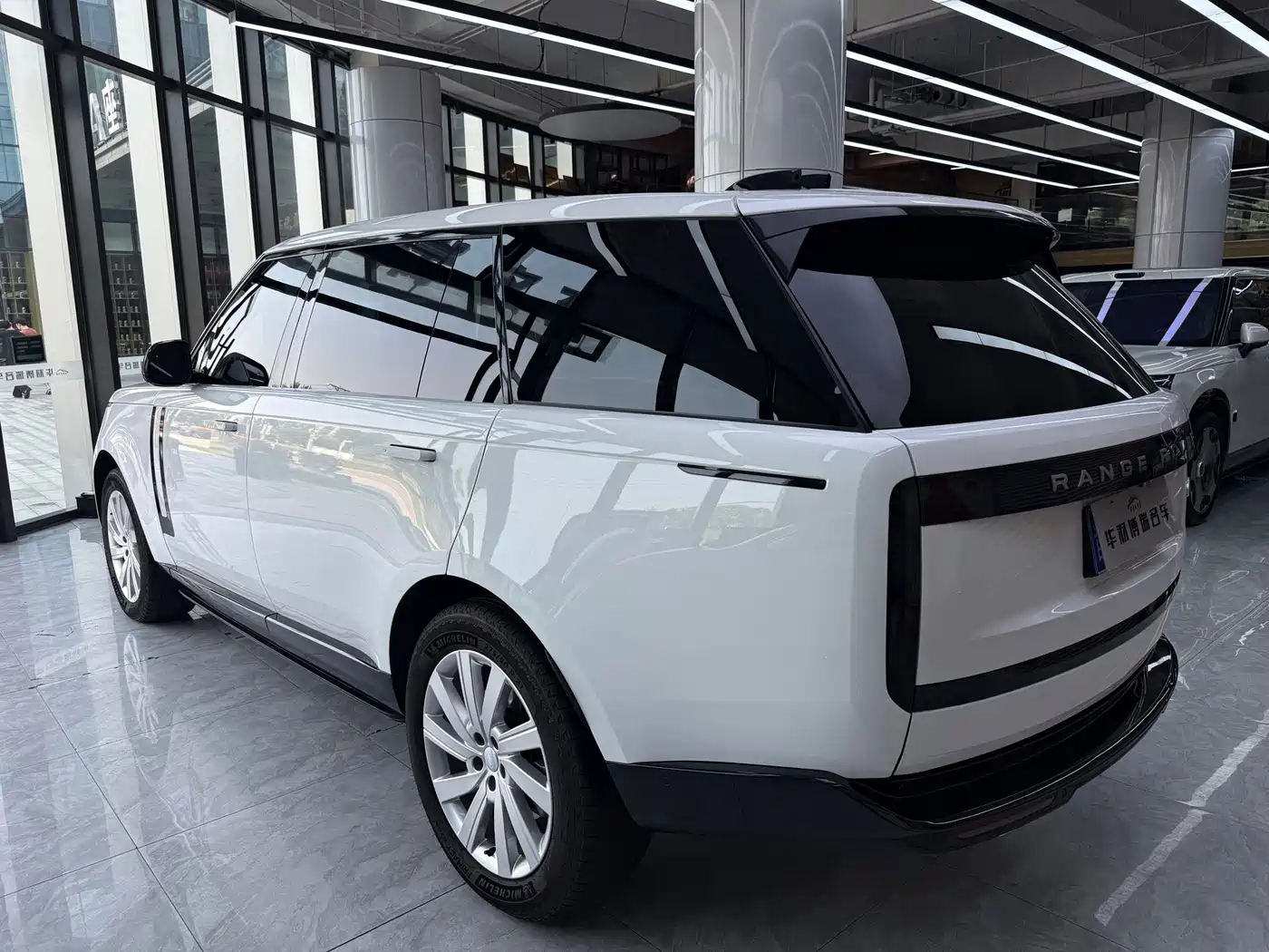 Land Rover Range Rover 2025 2025 3.0 L6 400PS Flourishing Era Extended Wheelbase