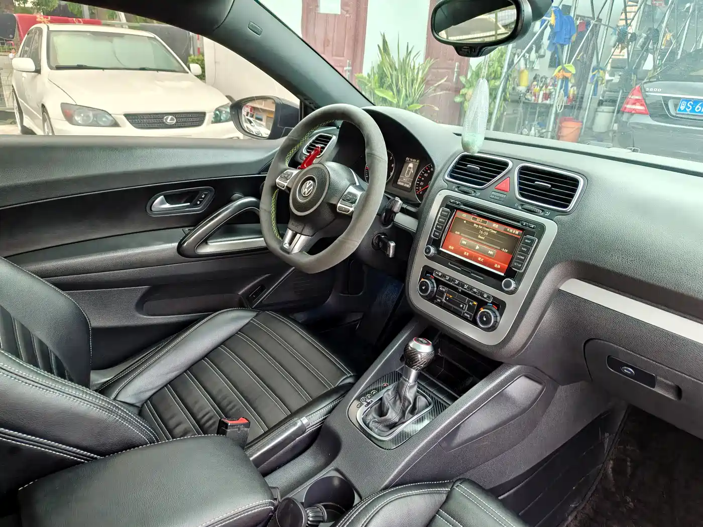 Volkswagen Scirocco 2010 2.0TSI Luxury Edition фото 41