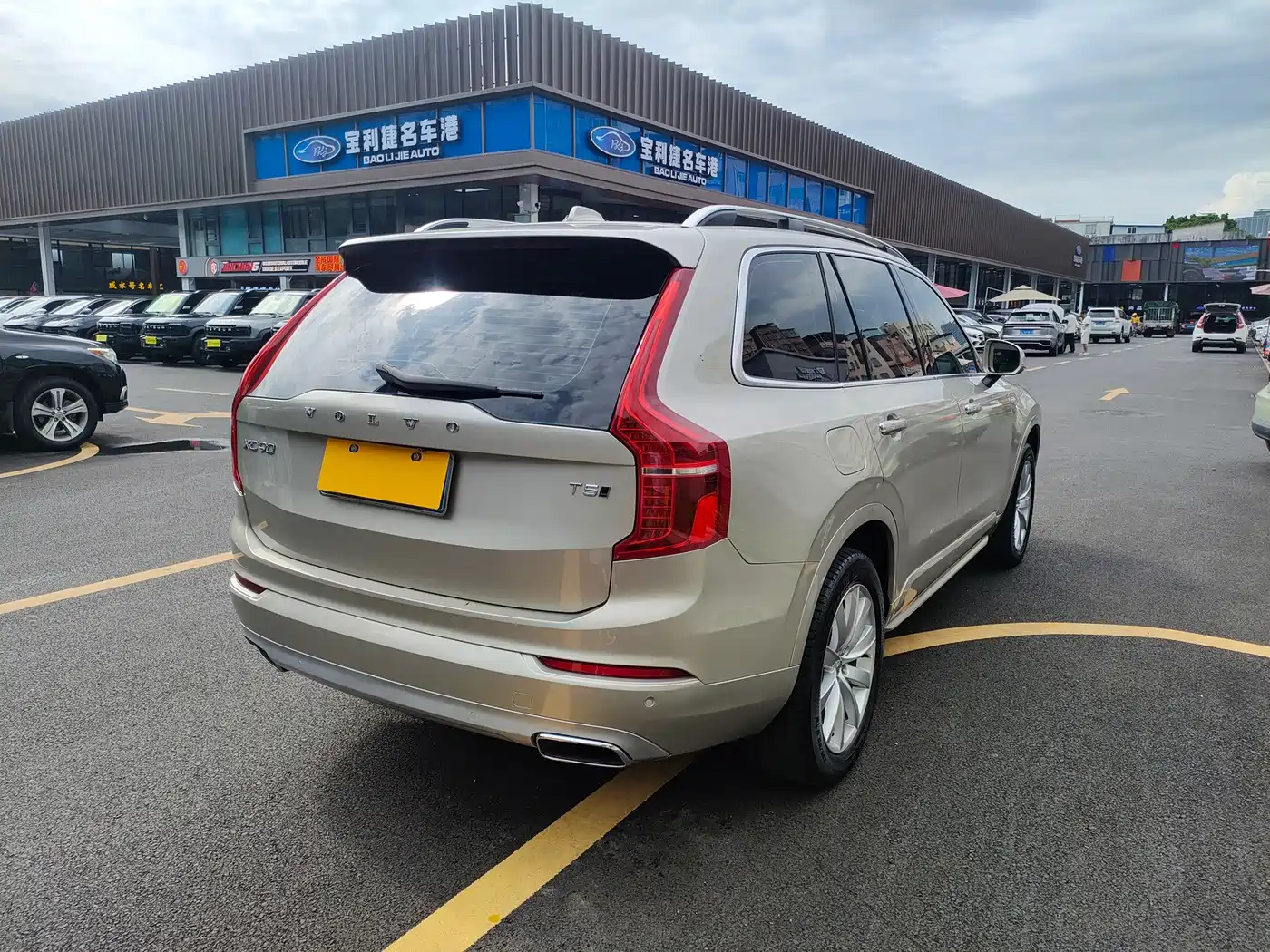 Фото 6 - Volvo XC90
