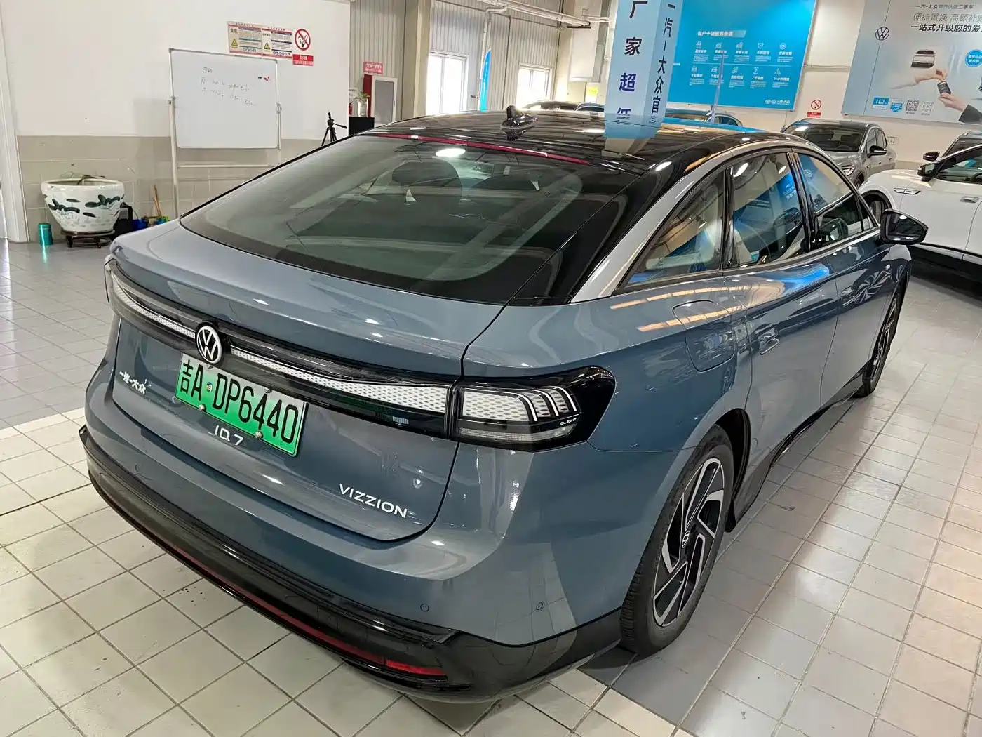 VOLKSWAGEN ID.7 VIZZION