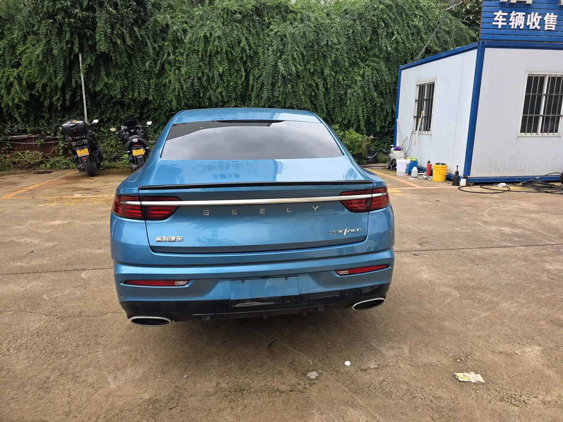 Фото 6 - Geely Preface