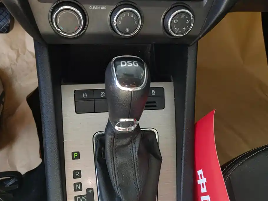 Škoda Octavia 2018 TSI230 DSG Comfort Edition фото 16