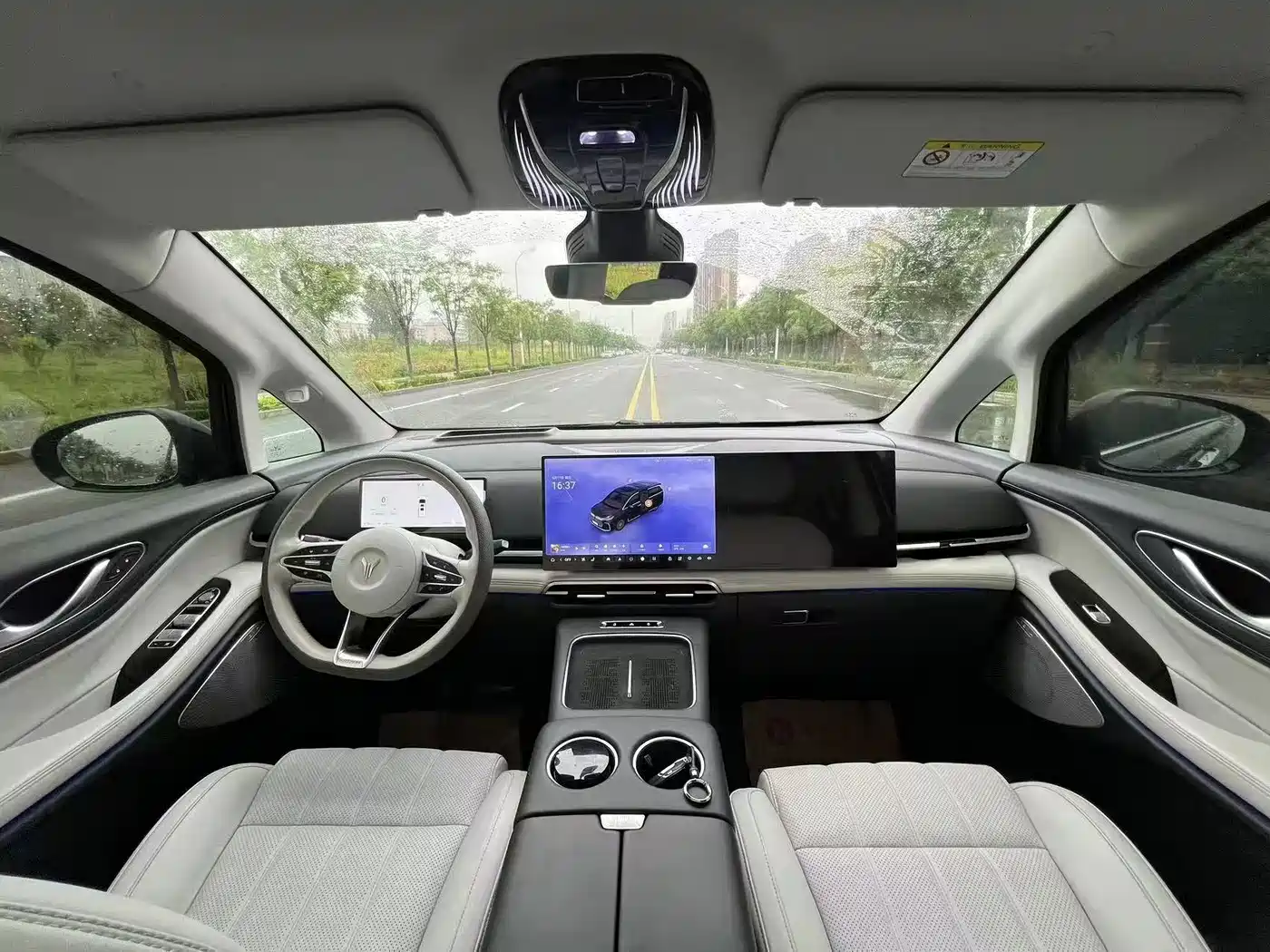 Voyah Auto Voyah Dreamer 2025 PHEV 4WD Kunpeng Premium Edition фото 4