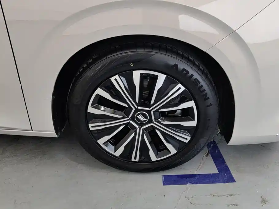 Wuling Motors Xingguang 730 New Energy 2025 2025 Model Plug-in Hybrid Base Version
