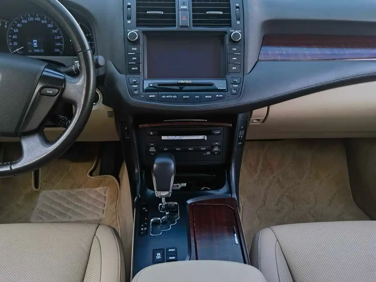 Toyota Crown 2010 2.5L Royal Leather Sunroof фото 6