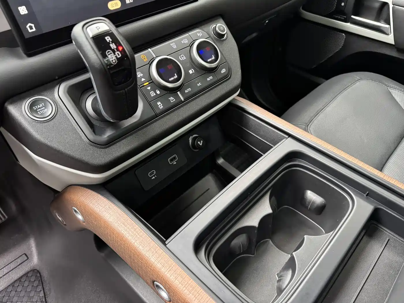 Land Rover Defender 2022 110 P400 X-DYNAMIC HSE фото 5