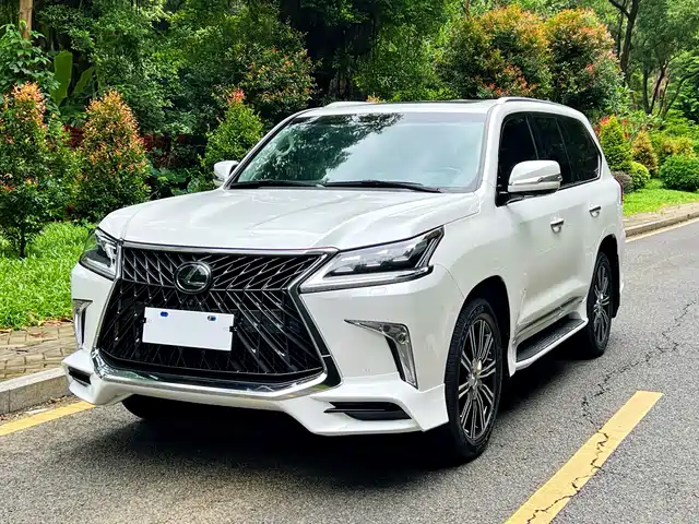 Lexus LX — фото 1