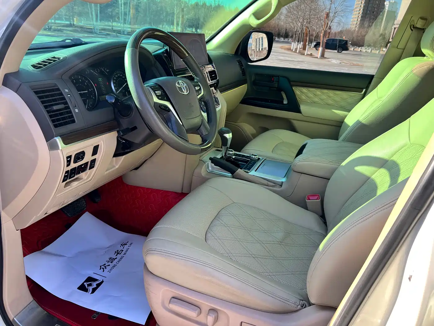 Toyota Land Cruiser (Import) 2015 4.0L V6 Middle East Low Configuration Edition фото 4
