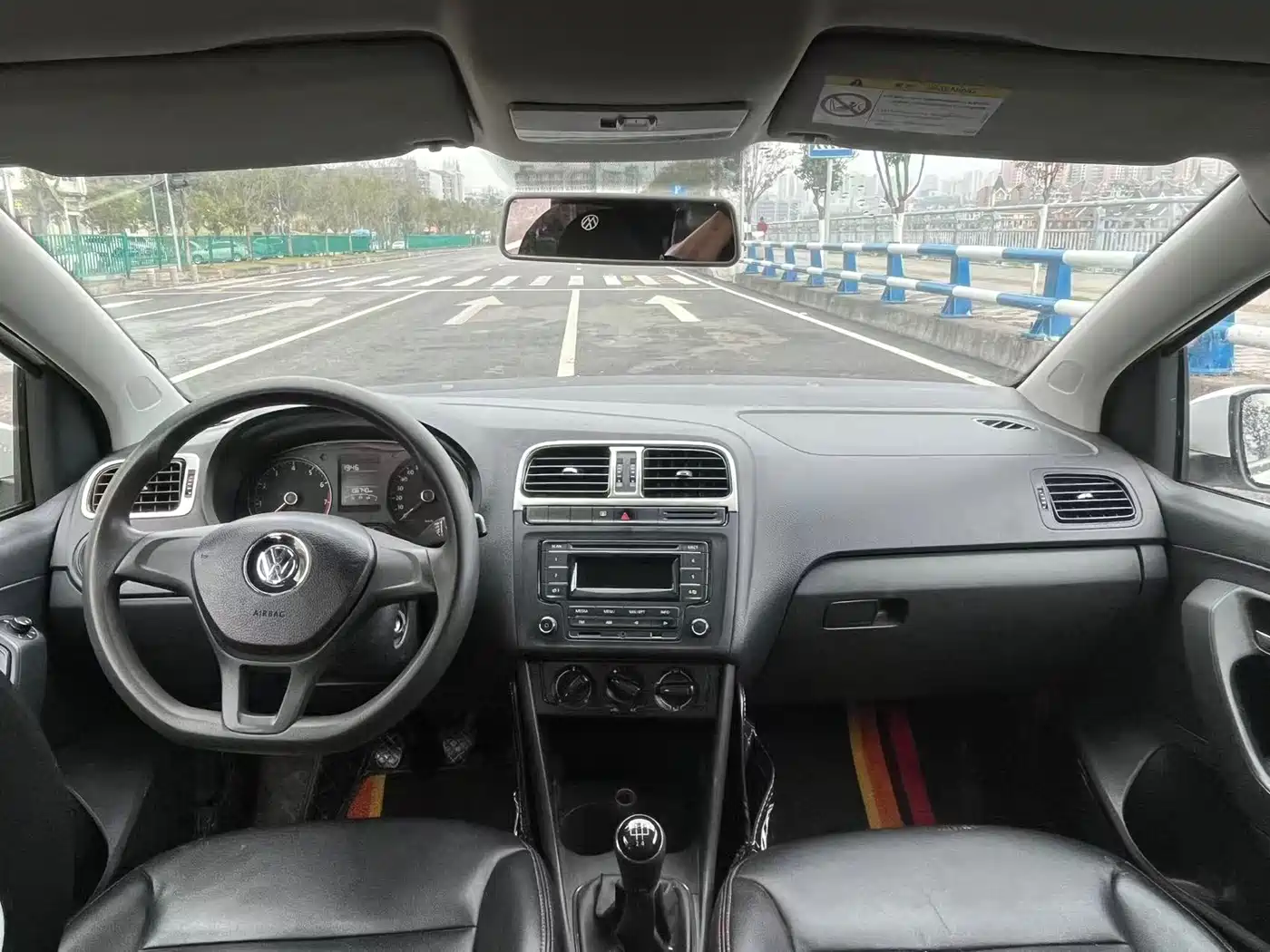 Volkswagen Polo 2014 1.4L Manual Trend Edition фото 6