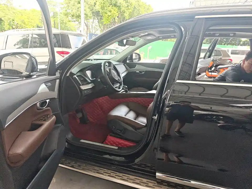 Фото 4 - Volvo XC90