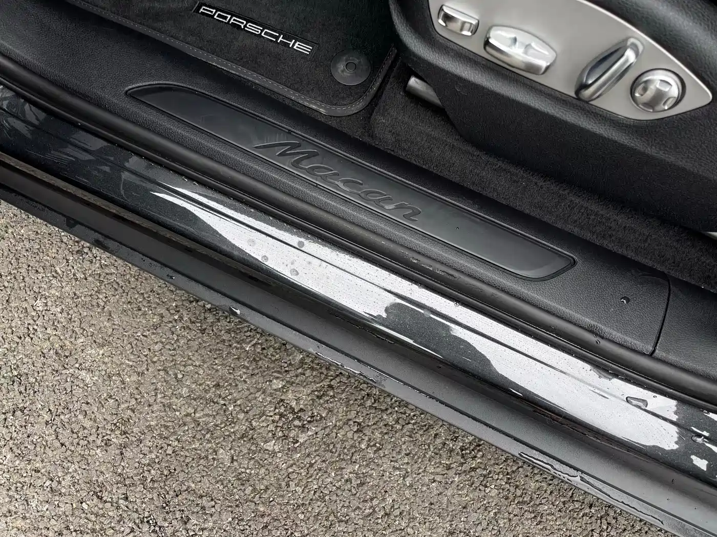 PORSCHE MACAN