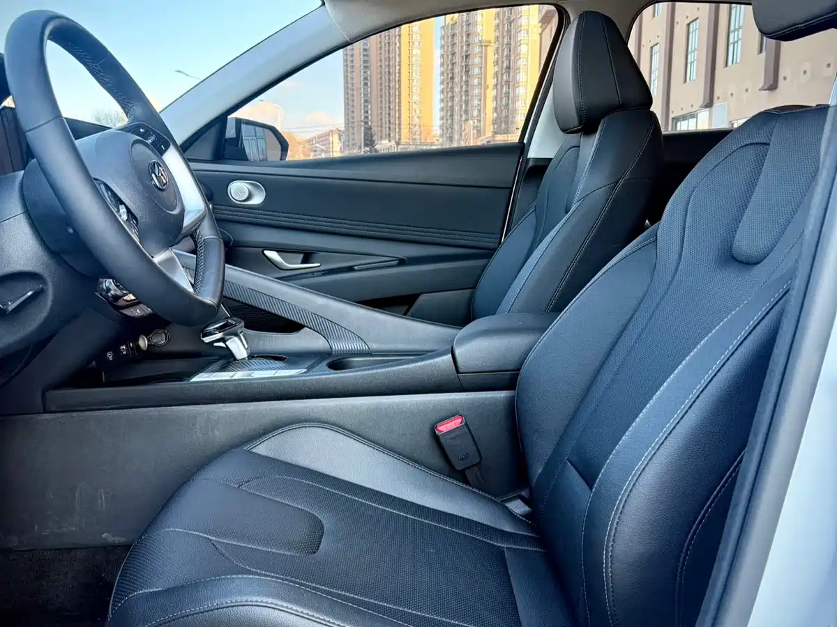 Hyundai Elantra 2023 Model 1.5L CVT LUX Premium Edition фото 10