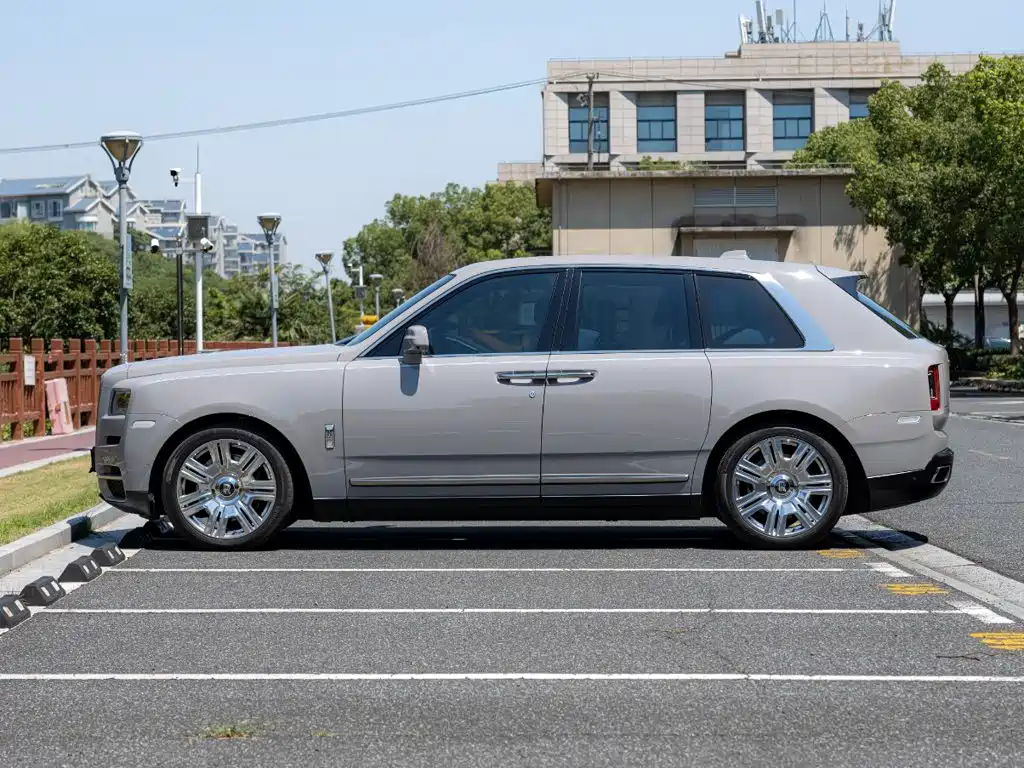Rolls-Royce Cullinan 2023 2024 5-Seater