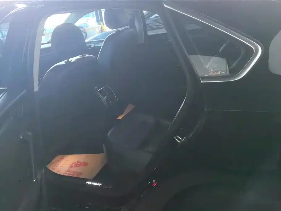 Volkswagen Passat 2016 330TSI DSG Executive Edition фото 11