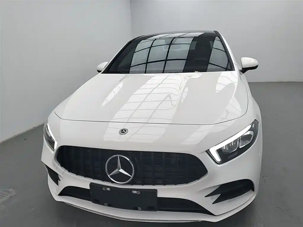 Mercedes-Benz A-Class 2019 Facelift A 200 L Sports Sedan фото 3