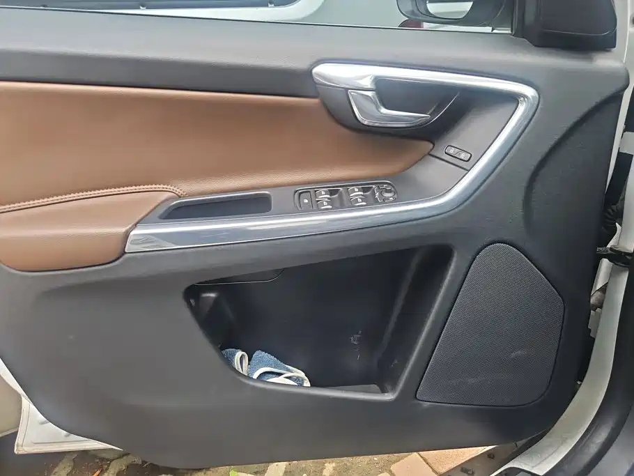 Фото 7 - Volvo XC60