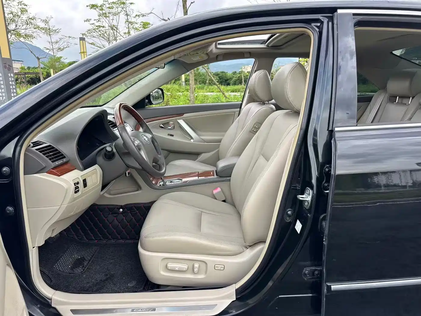 Toyota Camry 2013 200G Classic Luxury Edition фото 23