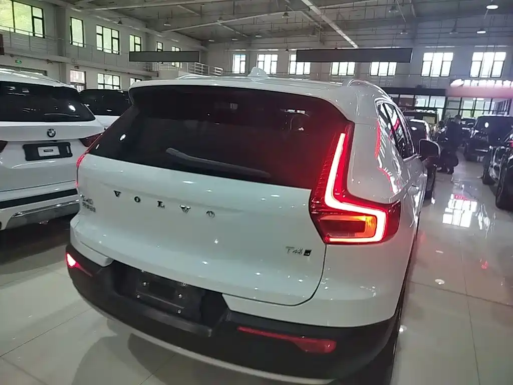 Volvo XC40 2022 2022 Model T4 AWD Smart Drive Fashion Edition