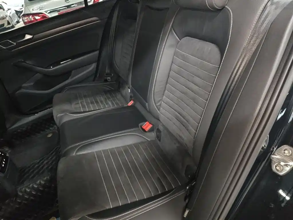 Volkswagen Magotan 2020 330TSI DSG Luxury фото 13