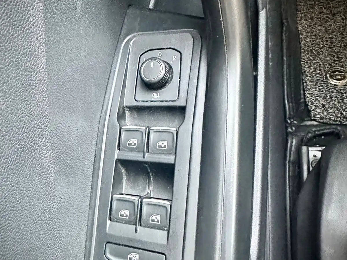 VOLKSWAGEN T ROC EXPLORING SONGS