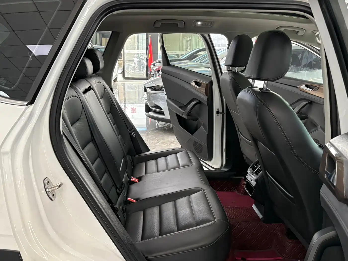 Volkswagen Tharu 2022 280TSI FWD Luxury Edition фото 13