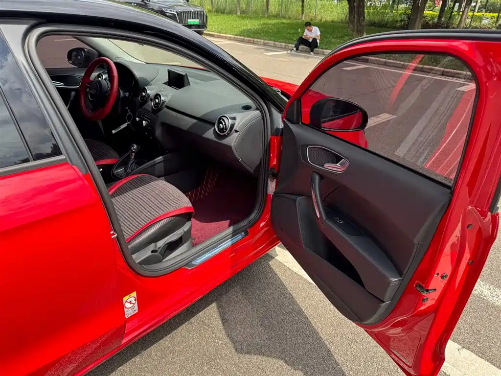 Audi A1 2017 2016 30 TFSI Sportback Design Style Edition