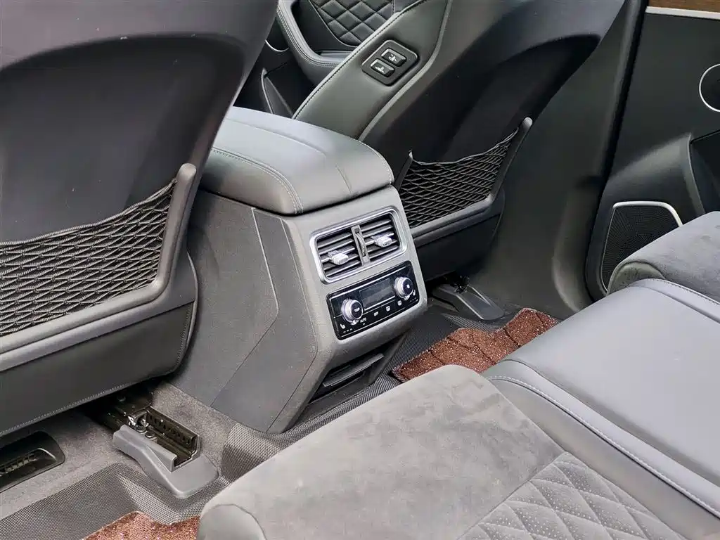 Hongqi HS7 2022 2022 2.0T DCT 2WD ZhiLian QiXiang Edition 5-seater