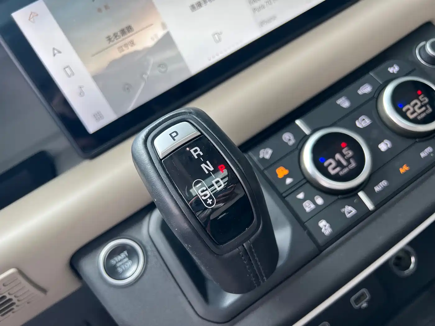Land Rover Defender 2020 Model 110 P400 HSE фото 11