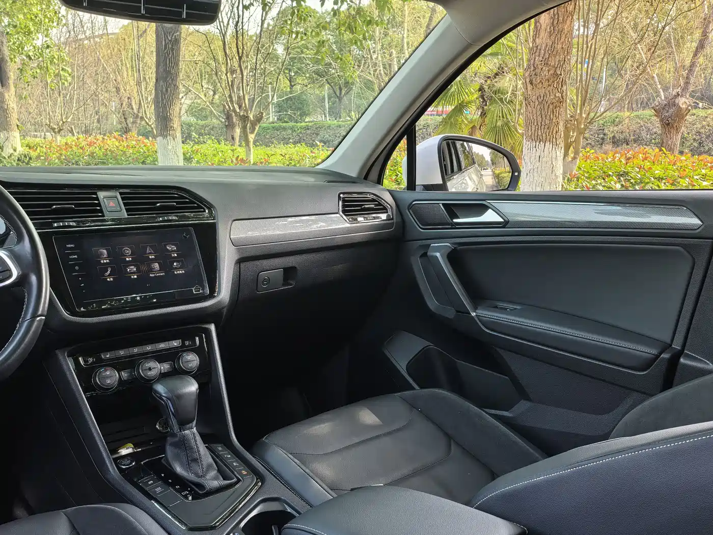 Volkswagen Tiguan L 2021 330TSI Automatic 2WD R-Line Premium фото 16
