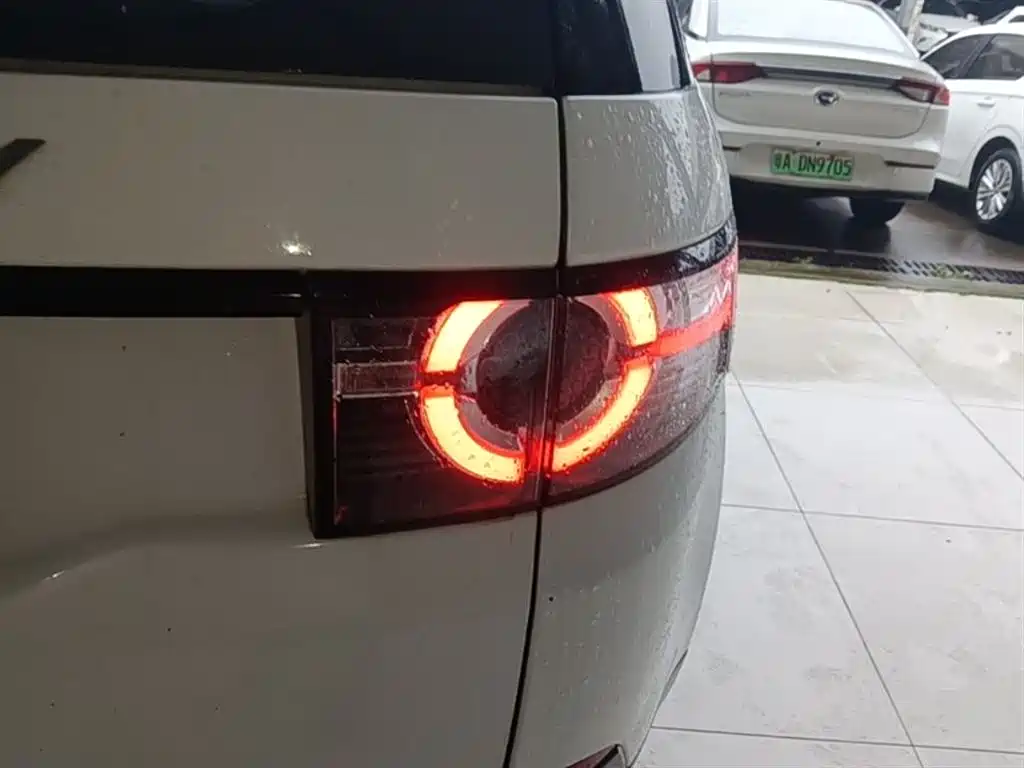 Land Rover Discovery Sport 2018 240PS SE Edition фото 8