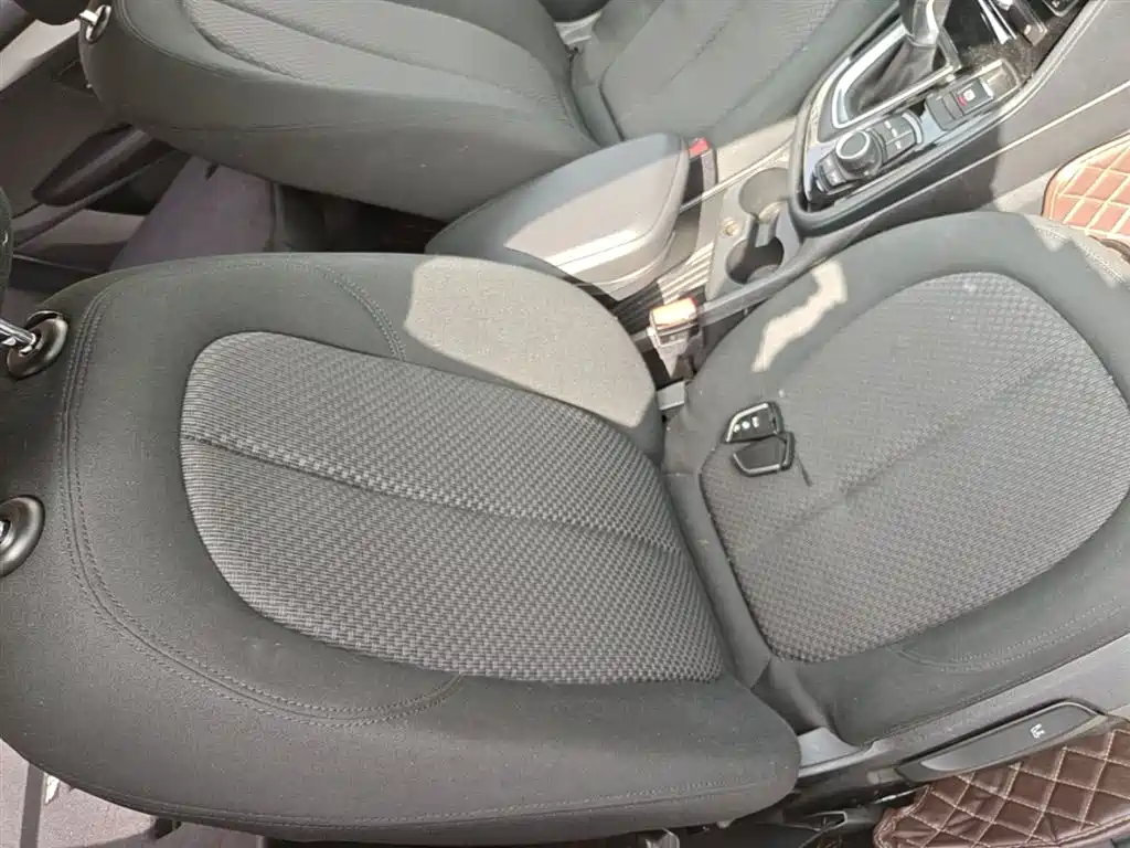 BMW 2 Series Gran Tourer 2015 218i Leading фото 25