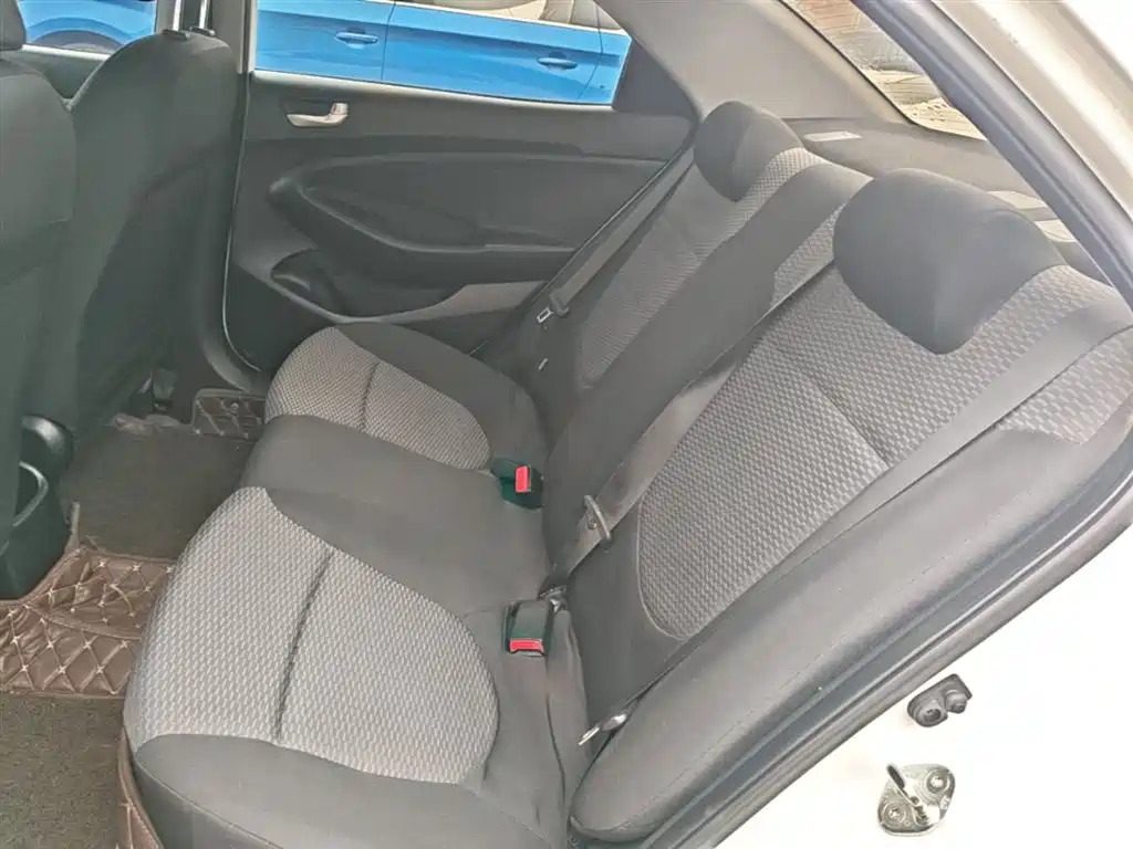Hyundai Verna 2017 1.4L Manual Renewal Edition China VI фото 17