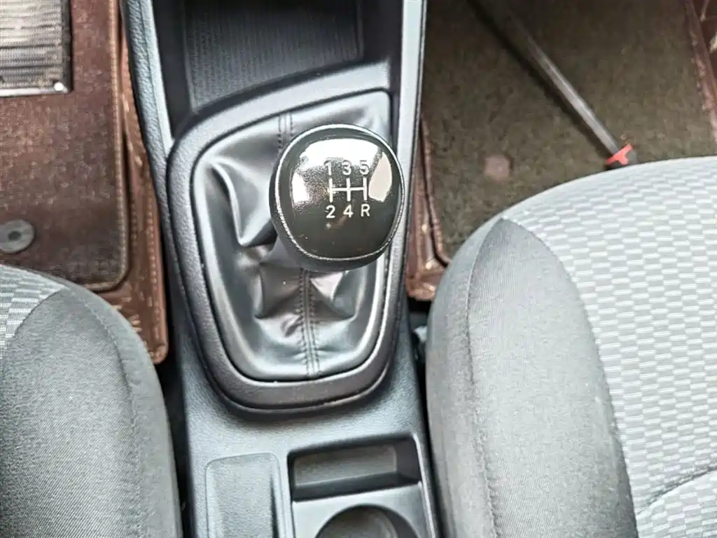 Hyundai Verna 2017 1.4L Manual Renewal Edition China VI фото 14