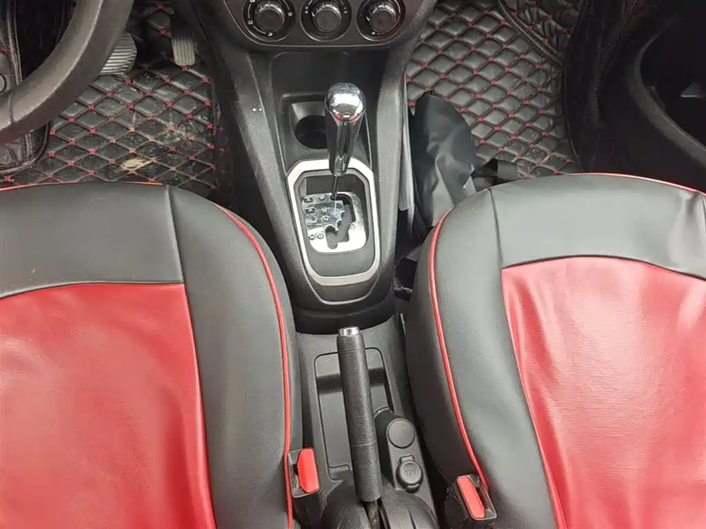 Peugeot 301 2014 1.6L Automatic Comfort Edition фото 14