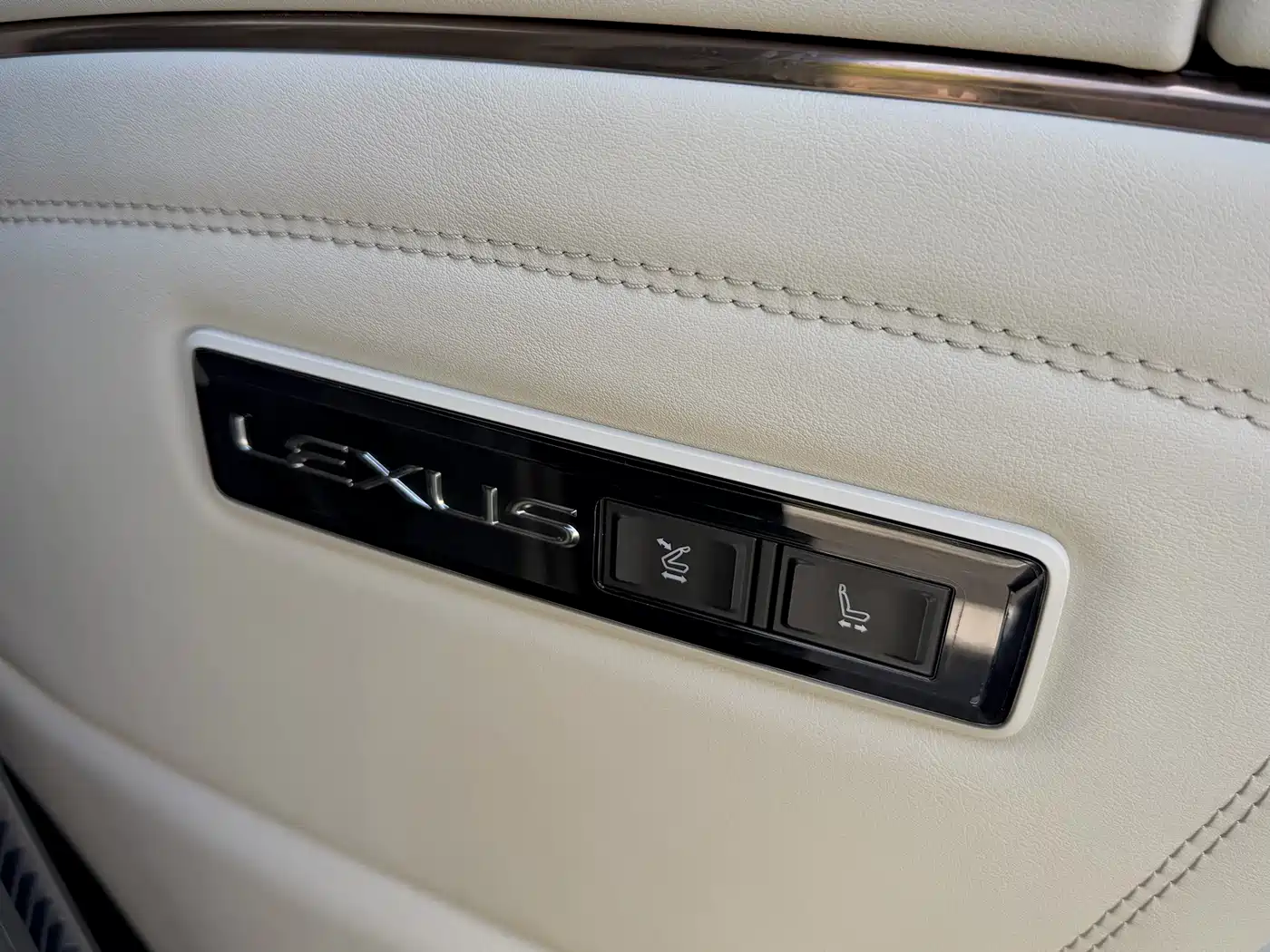 Lexus LM 2024 2023 500h 6-Seater Prestige Edition