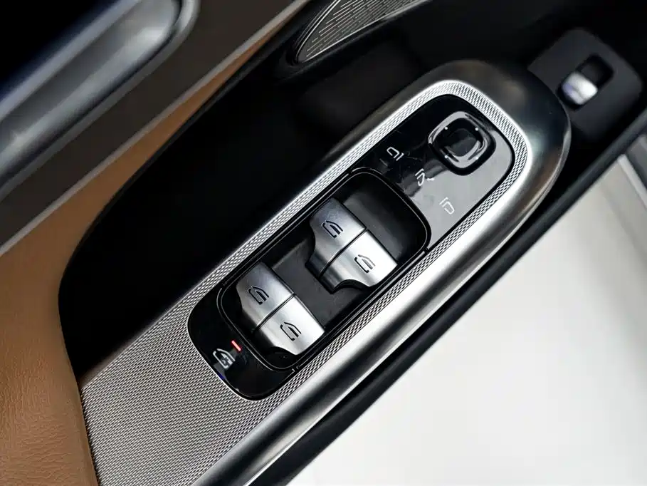 Mercedes-Benz E-Class 2025 E 300 L Luxury фото 23