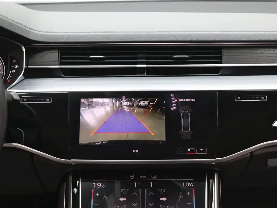 Audi A8 2022 A8L 50 TFSI quattro Comfort Collector's Edition фото 18