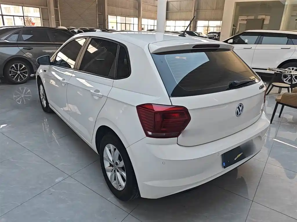 VOLKSWAGEN POLO