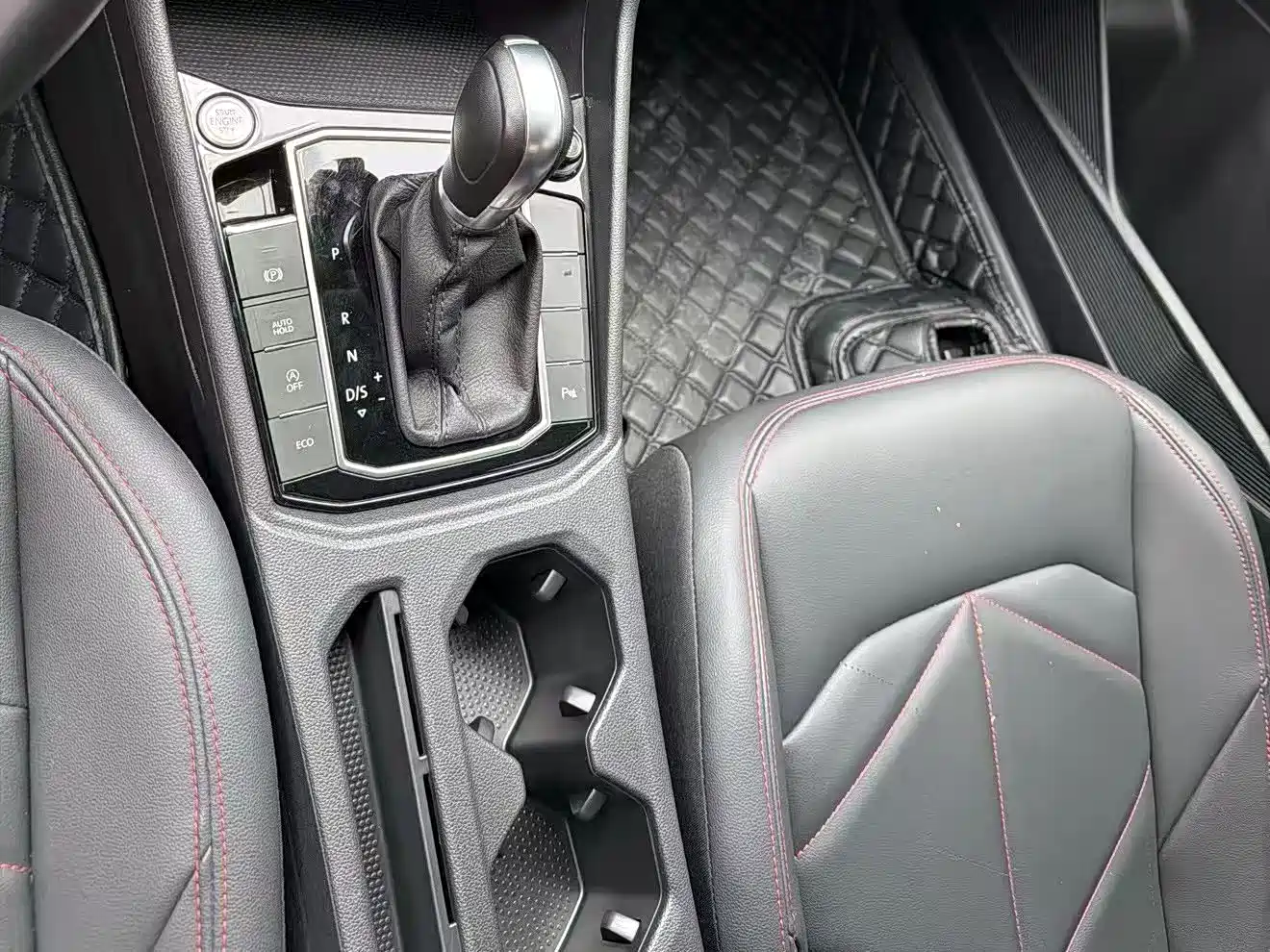 Volkswagen Lavida 2023 Model 300TSI DSG Starlight Leading Edition фото 12