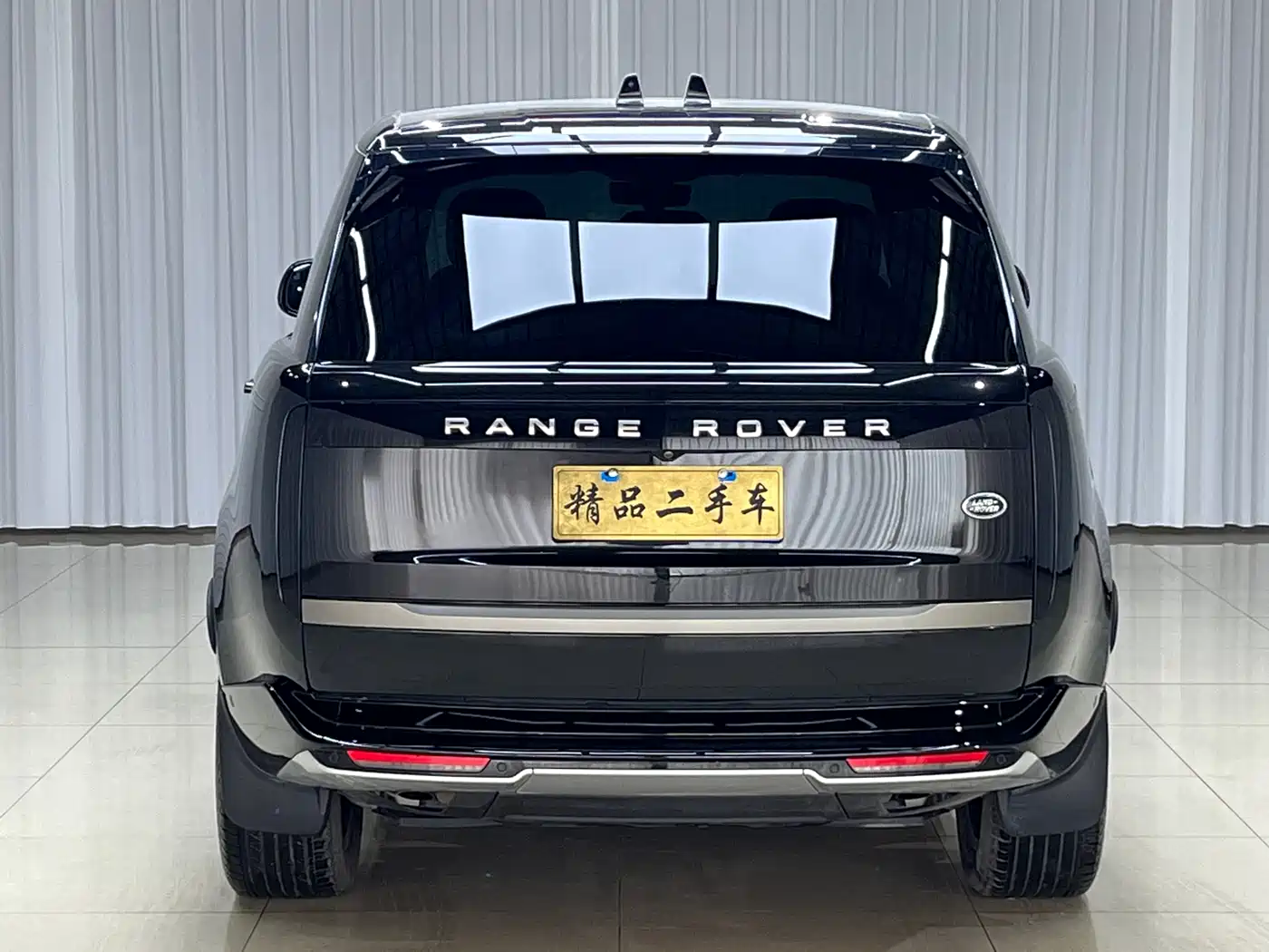 Land Rover Range Rover 2023 3.0 L6 400PS Golden Age 7-Seater Long Wheelbase фото 8