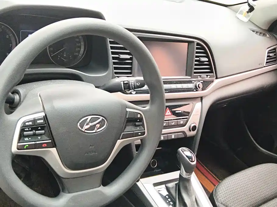 Hyundai Elantra 2016 Model 1.6L Automatic Smart Elite фото 12