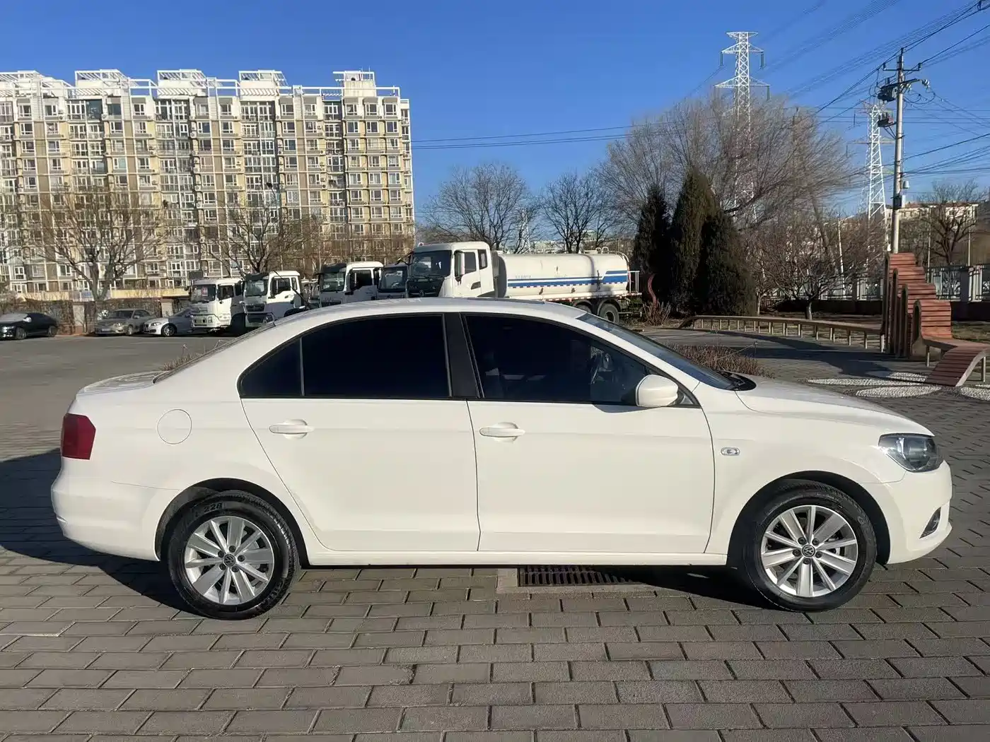 Volkswagen Jetta 2015 1.6L Automatic Luxury фото 6