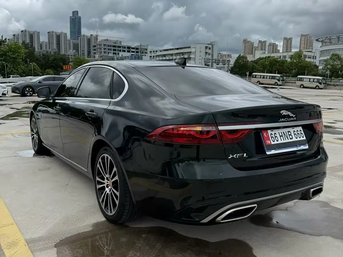 Фото 8 - Jaguar XFL