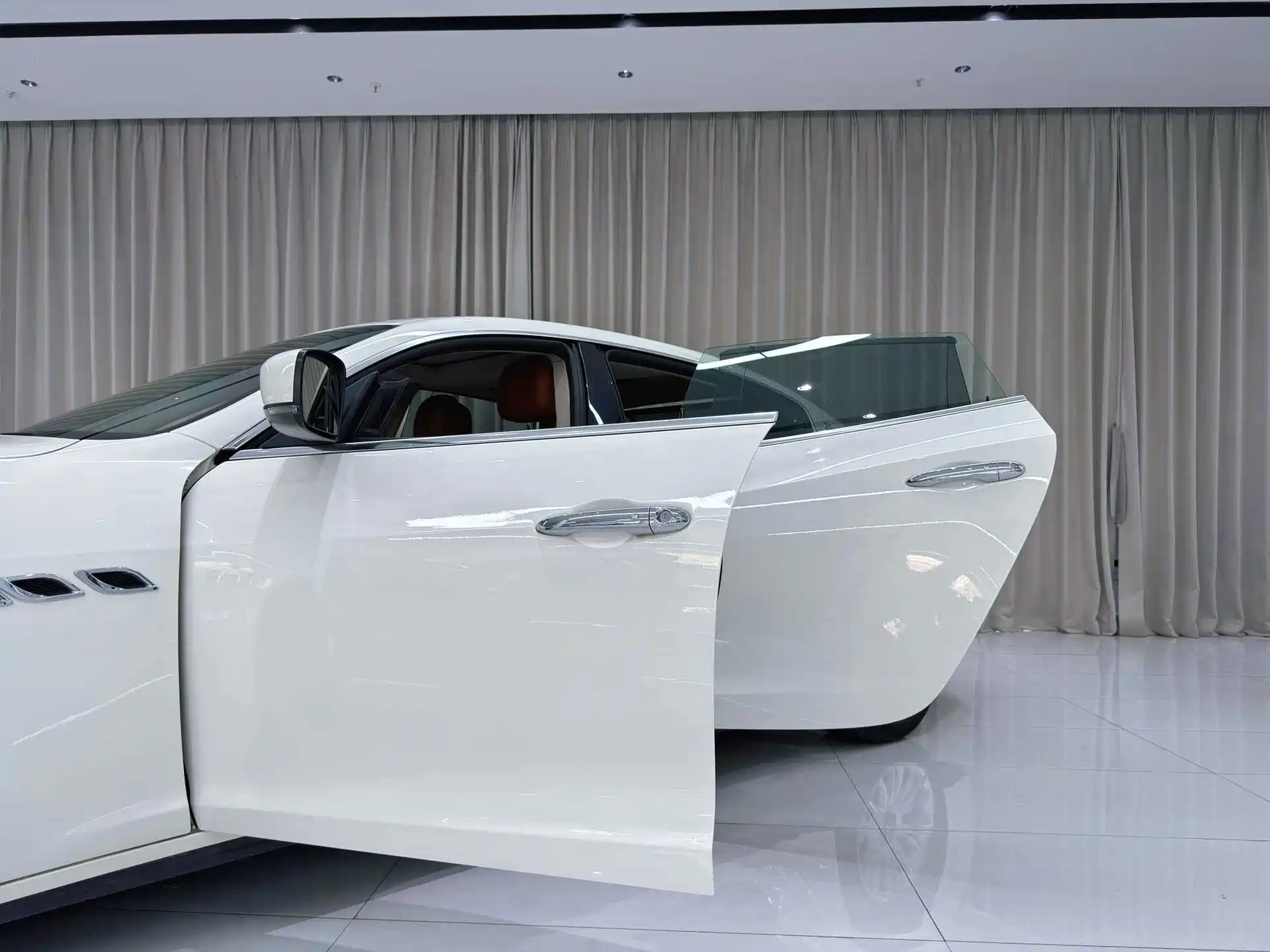Photo 4 - Maserati Quattroporte