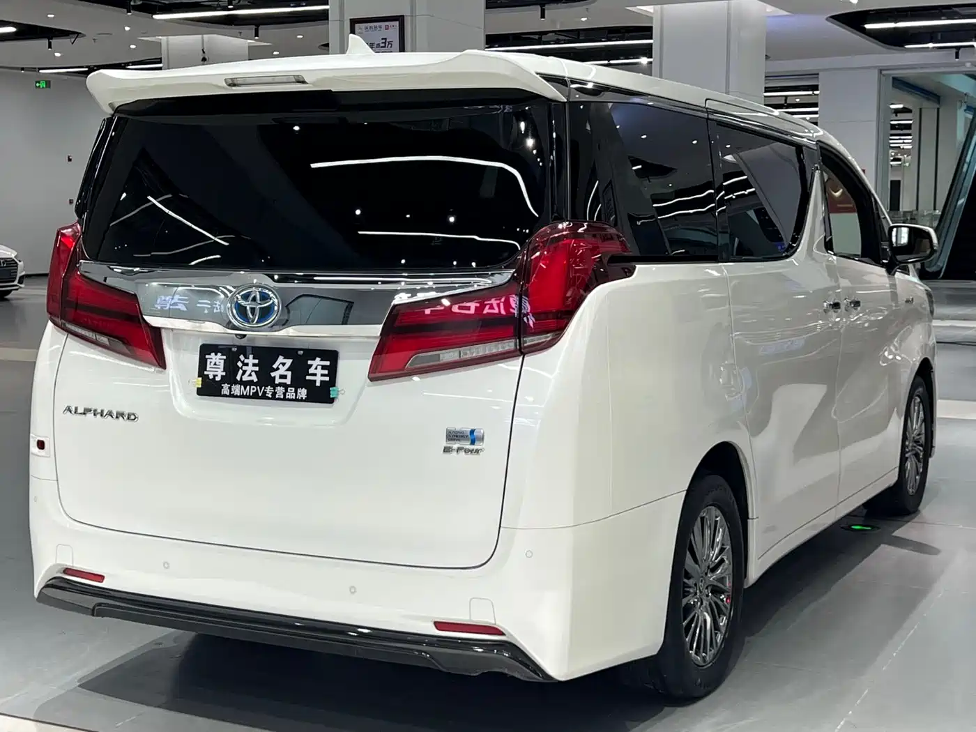 Toyota Alphard 2021 Hybrid 2.5L Luxury фото 6