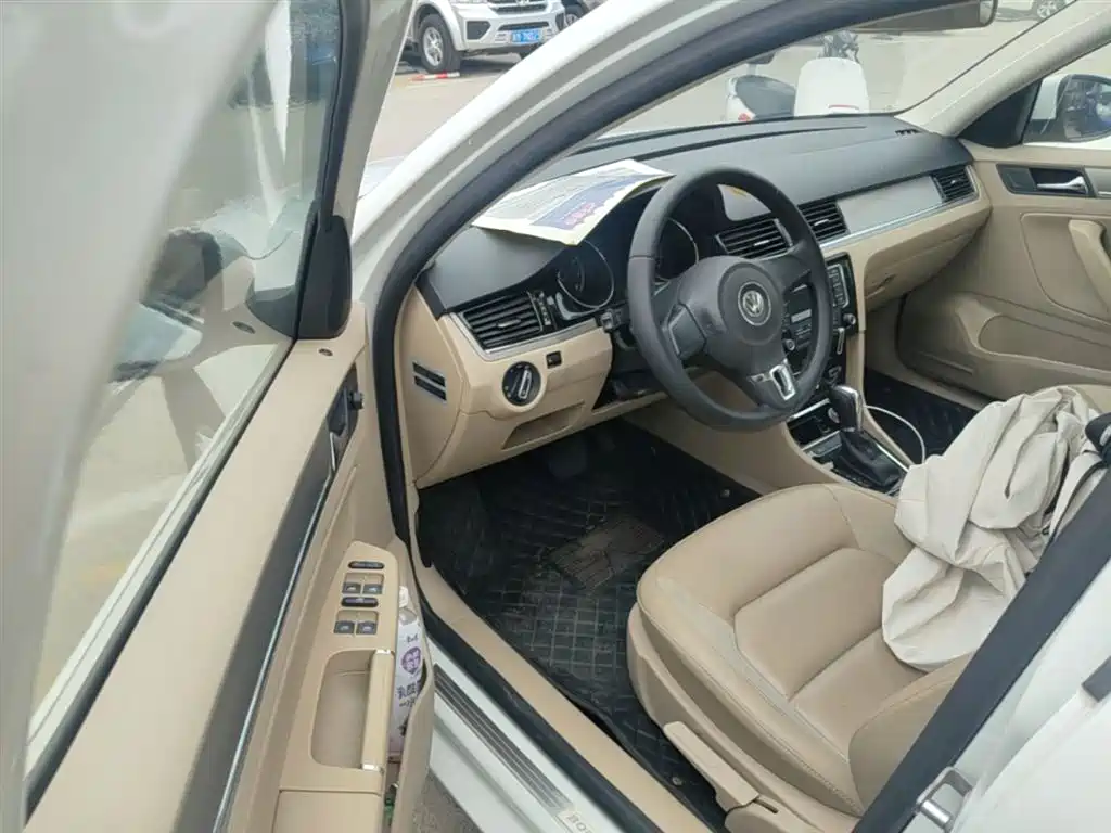Volkswagen Bora 2014 1.6L Automatic Comfort Edition фото 16
