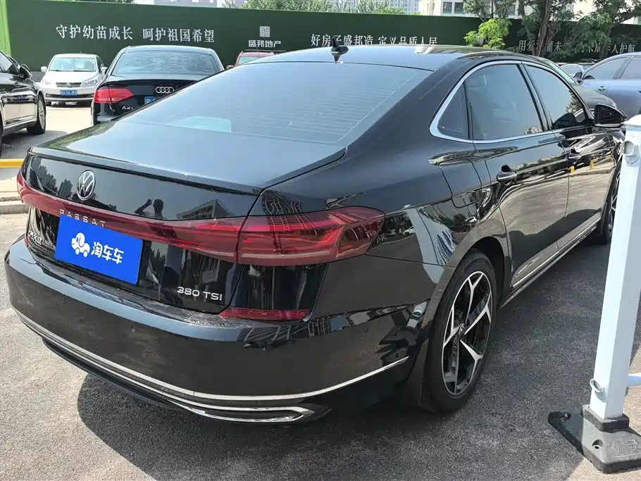 Volkswagen Passat 2025 Outstanding 380TSI Starlight Dragon Glory Edition фото 3