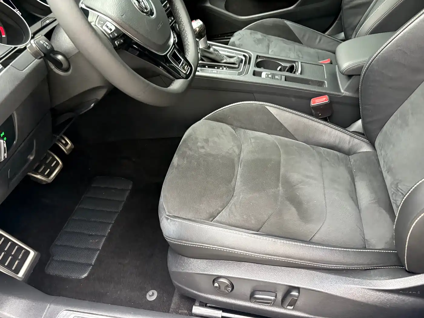 Volkswagen FAW-Volkswagen CC 2019 330TSI Elegance Edition China VI фото 6